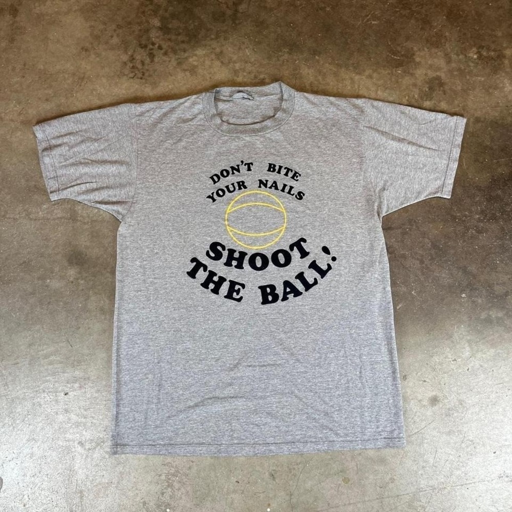 Vintage 90s grey basketball graphic tee with felt Size men's XL